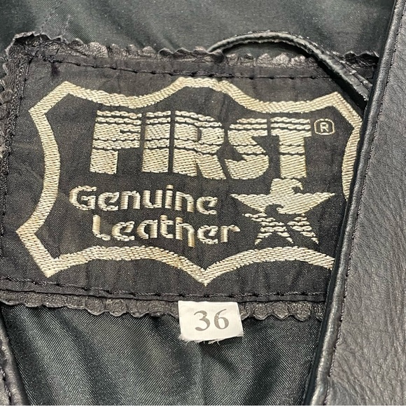 VTG First Genuine Leather Mens Sz 36 Black Leather Snap Motorcycle Vest Patina - Picture 8 of 8